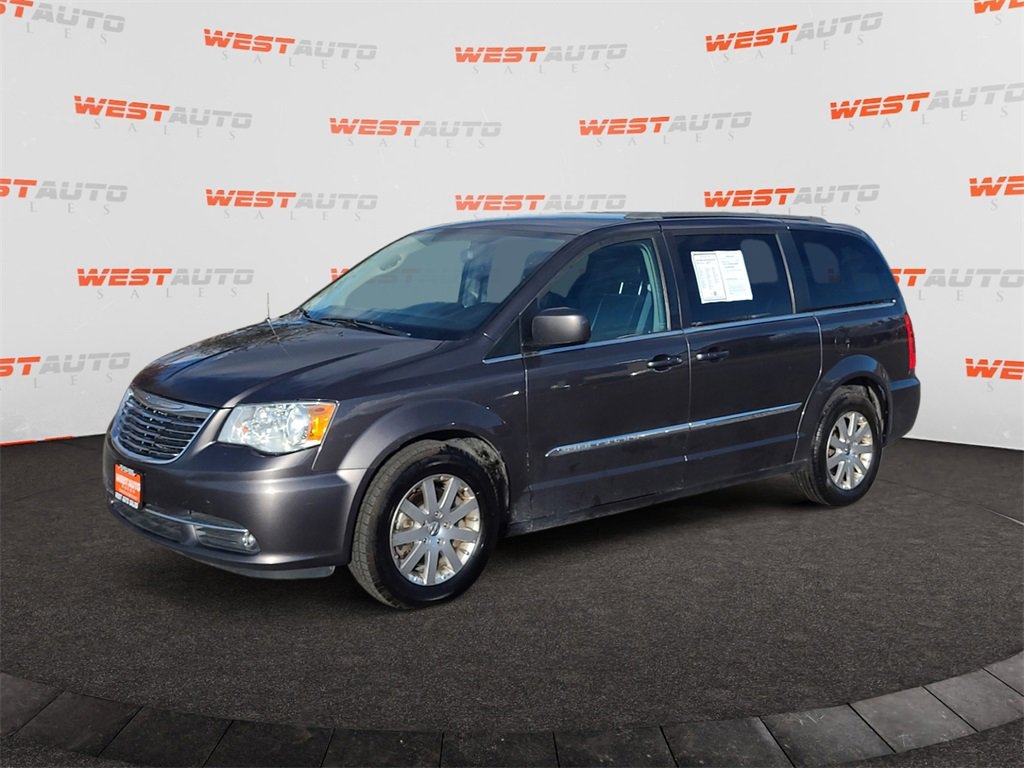 Used 2015 Chrysler Town & Country Touring image 1
