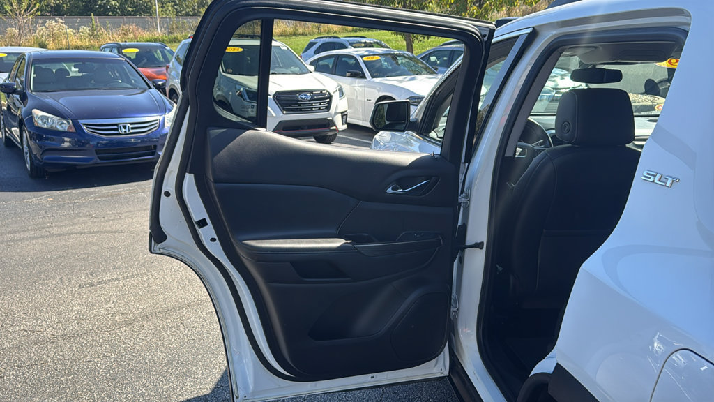 Used 2019 GMC Acadia SLT AWD/4WD image 26