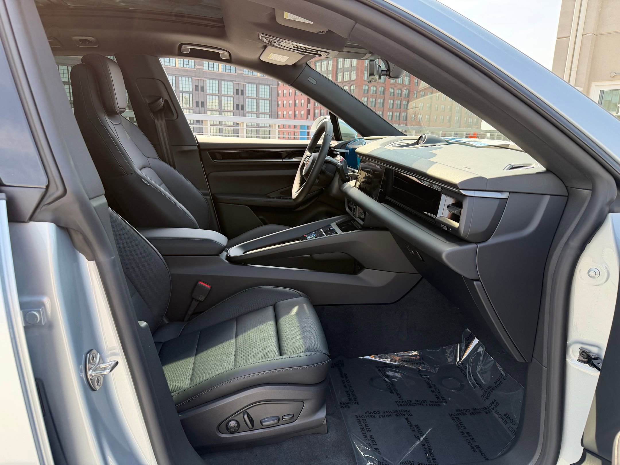 New 2026 Porsche Macan 4 Electric AWD/4WD image 15