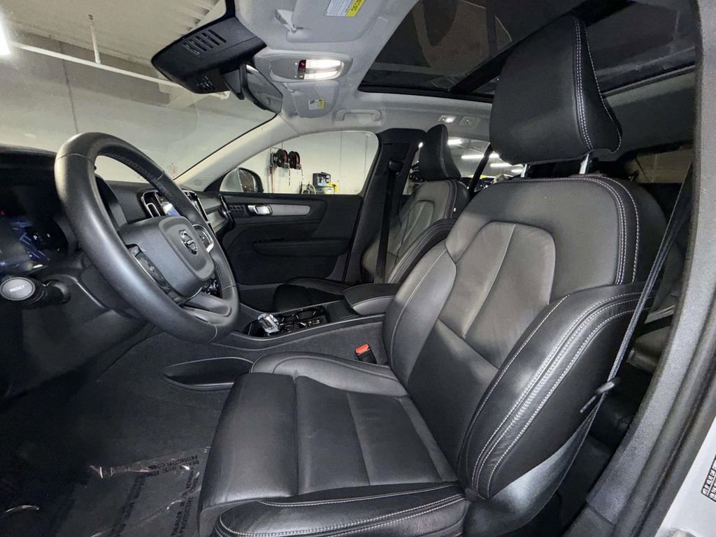 Used 2023 Volvo XC40 B5 Plus w/ Protection Package Premier image 2