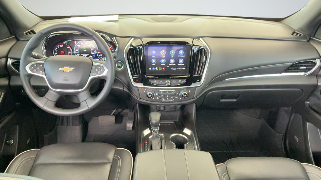 Used 2023 Chevrolet Traverse Premier FWD image 9