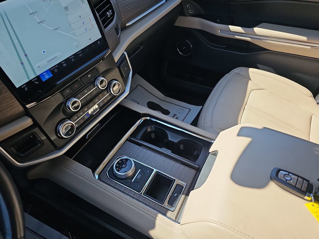 Used 2024 Ford Expedition Limited image 30