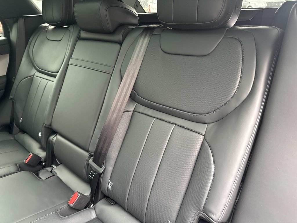 New 2026 Land Rover Range Rover Sport Dynamic SE AWD/4WD image 15