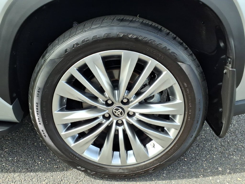 Used 2023 Toyota Highlander Platinum AWD/4WD image 18
