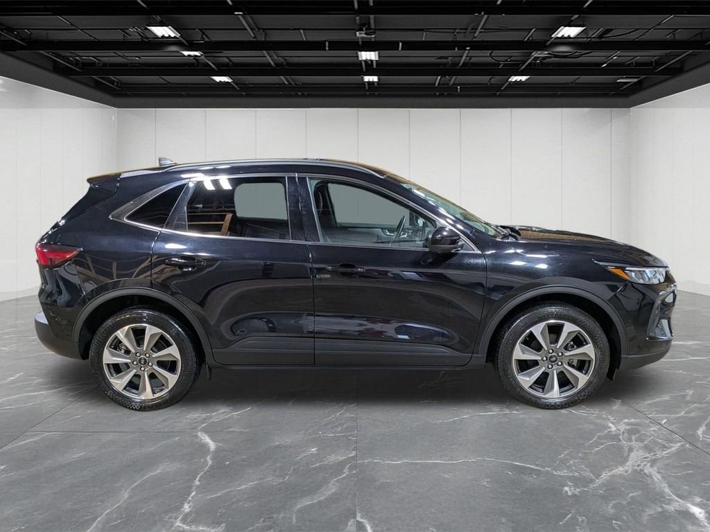 Used 2024 Ford Escape Platinum AWD/4WD image 6