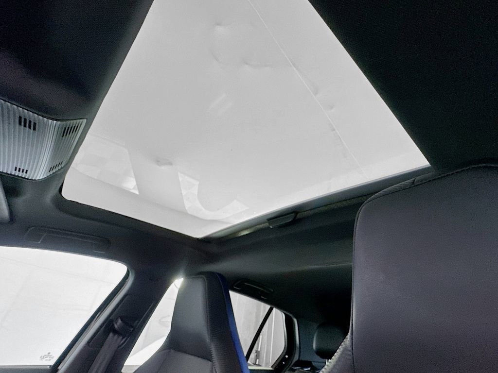 Used 2022 Volkswagen Golf R image 22