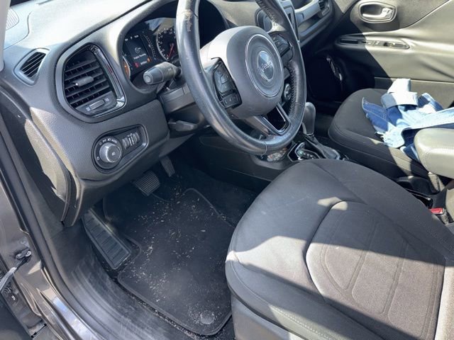 Used 2016 Jeep Renegade Latitude image 9