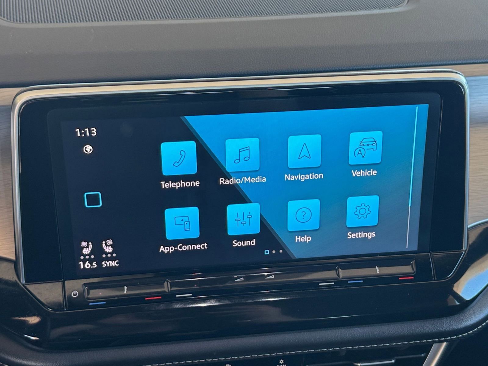 Used 2025 Volkswagen Atlas Cross Sport SE image 20