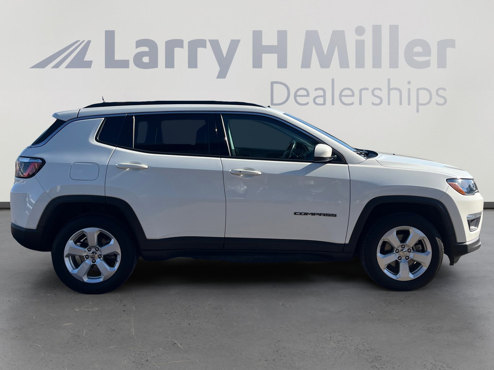 Used 2019 Jeep Compass Latitude w/ Popular Equipment Group AWD/4WD image 6