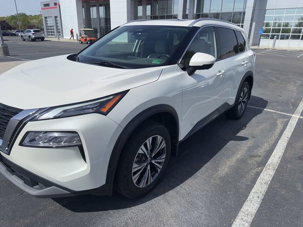 Used 2021 Nissan Rogue SV w/ Premium Package image 2