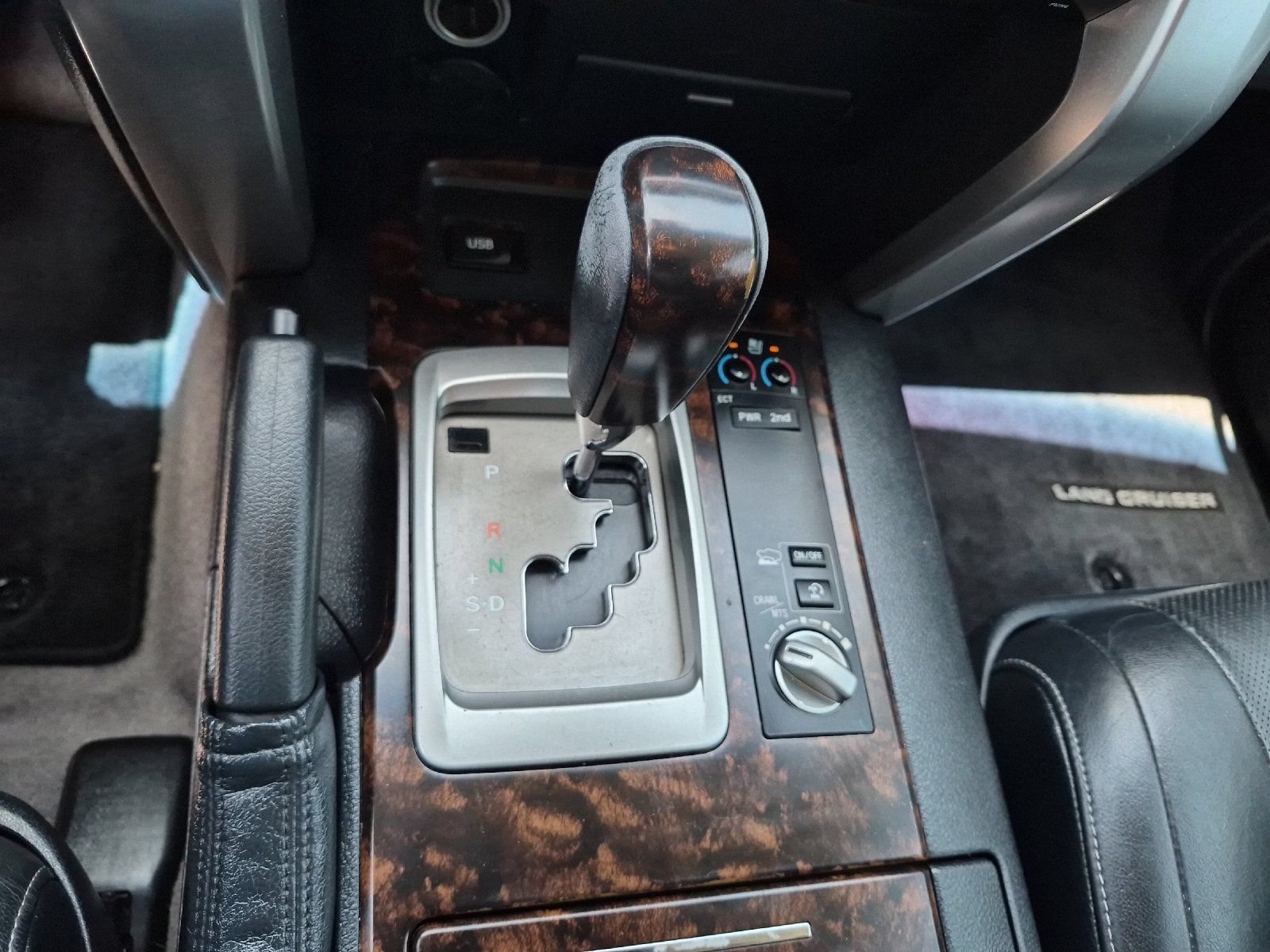 Used 2015 Toyota Land Cruiser AWD/4WD image 23