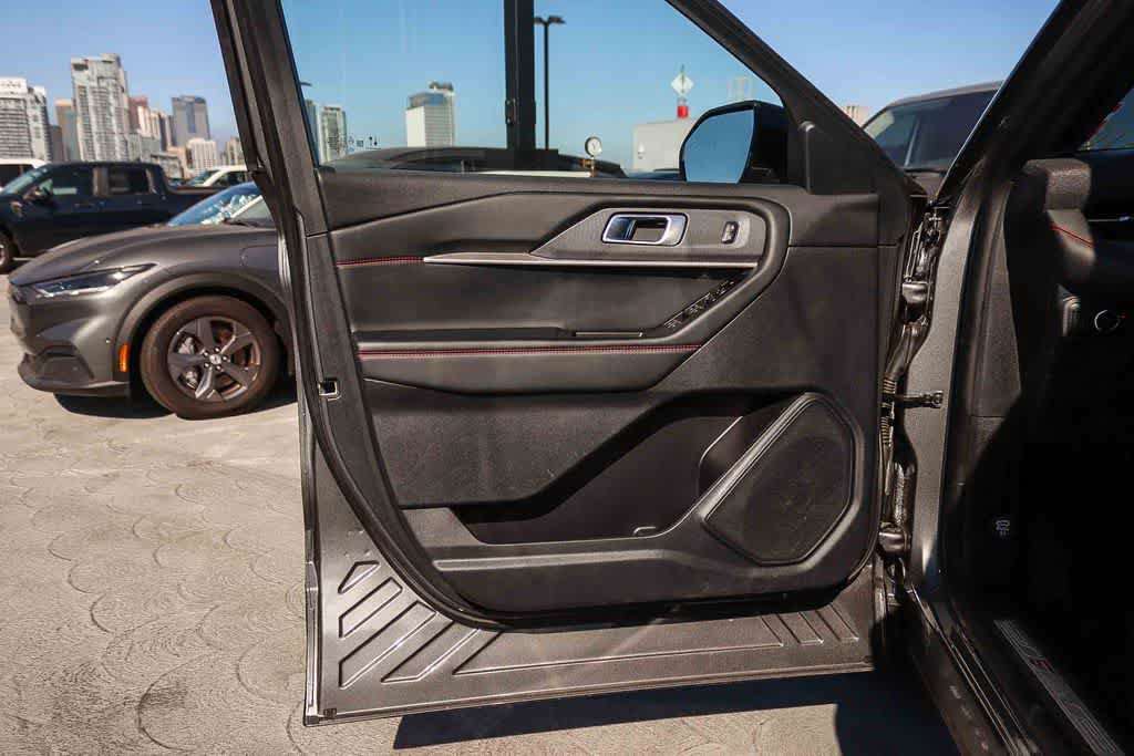 Certified 2025 Ford Explorer ST-Line RWD image 19