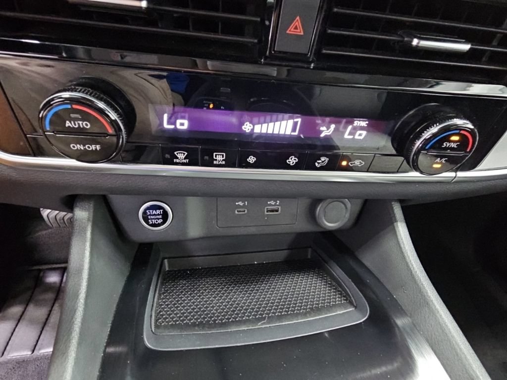 Used 2023 Nissan Rogue SV FWD image 19