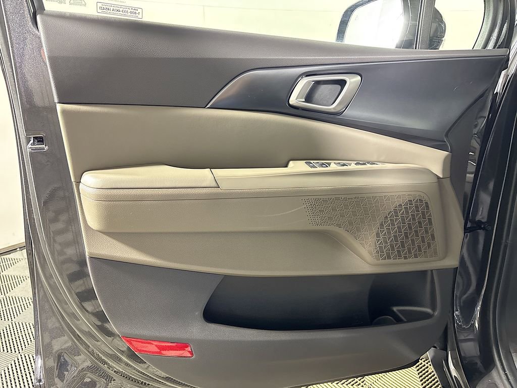 New 2026 Kia Carnival FWD image 10