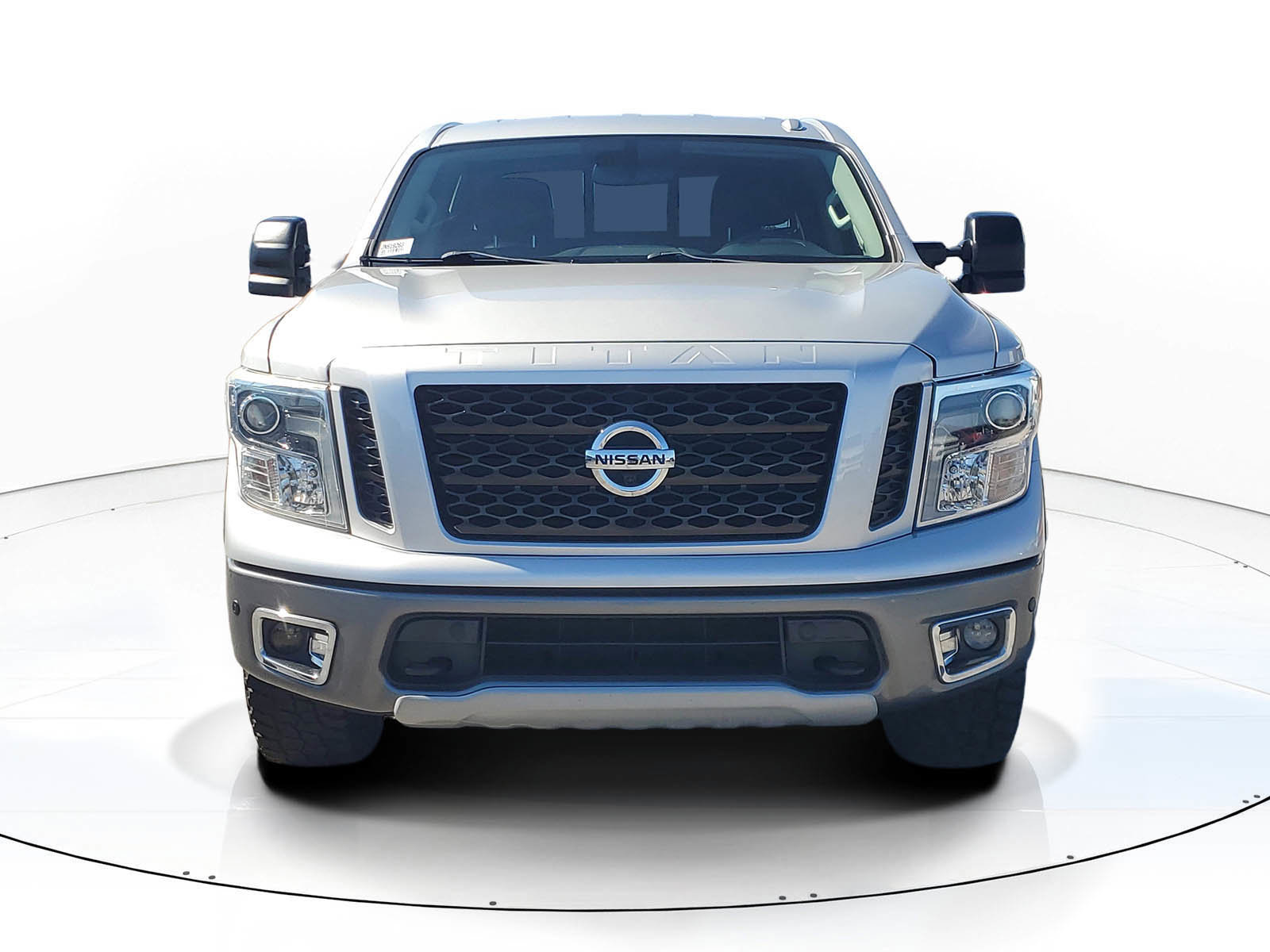 Used 2018 Nissan Titan PRO-4X w/ Pro-4x Convenience Package image 2