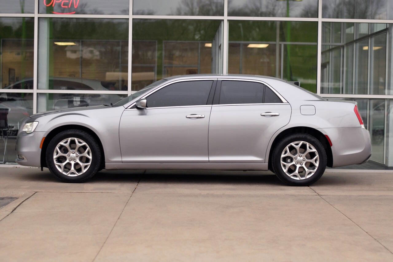 Used 2017 Chrysler 300 C Platinum image 4