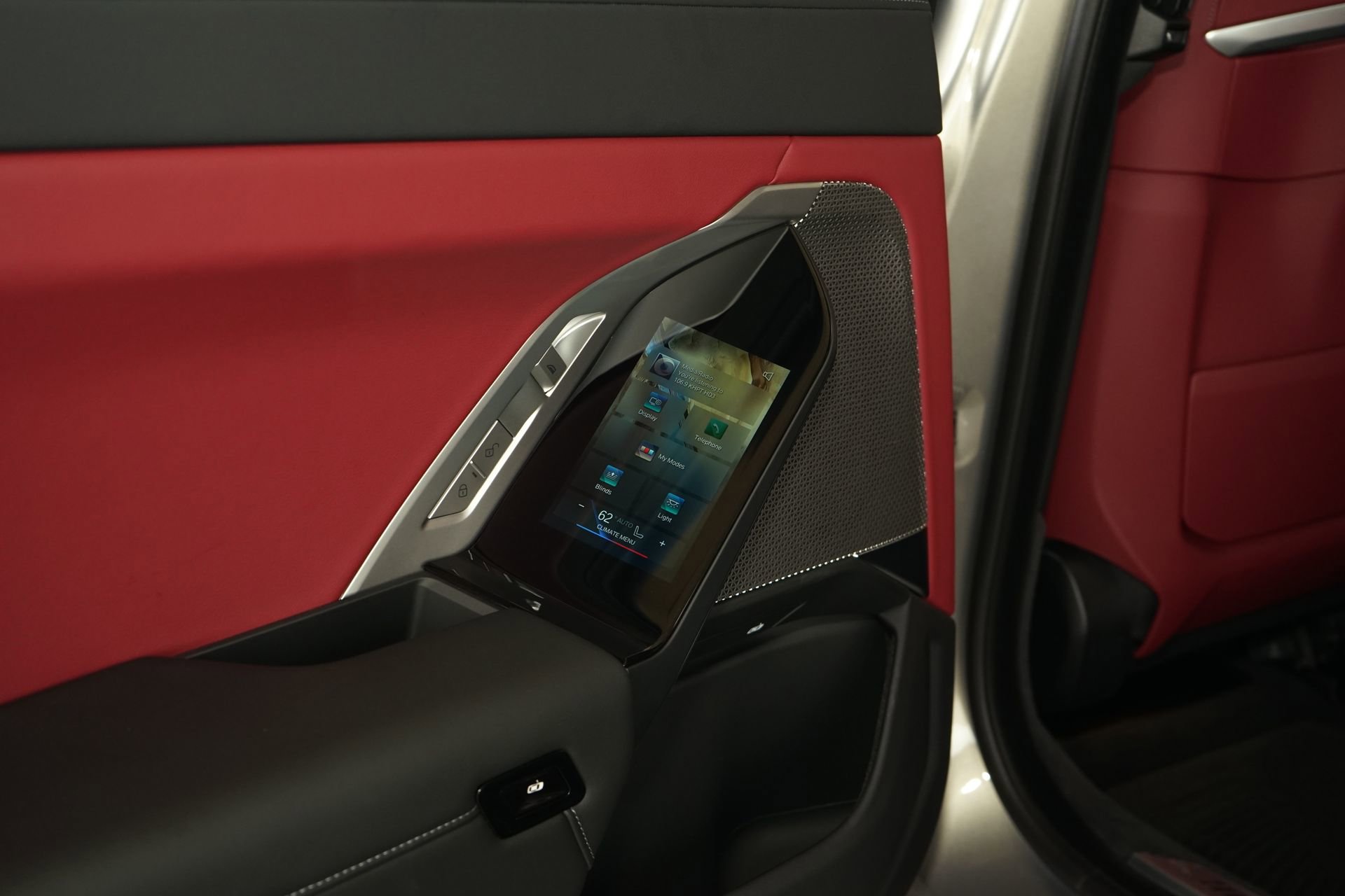 Used 2025 BMW 740i image 16