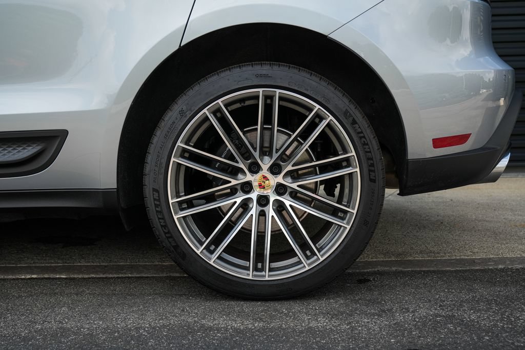 Certified 2026 Porsche Macan AWD/4WD image 12