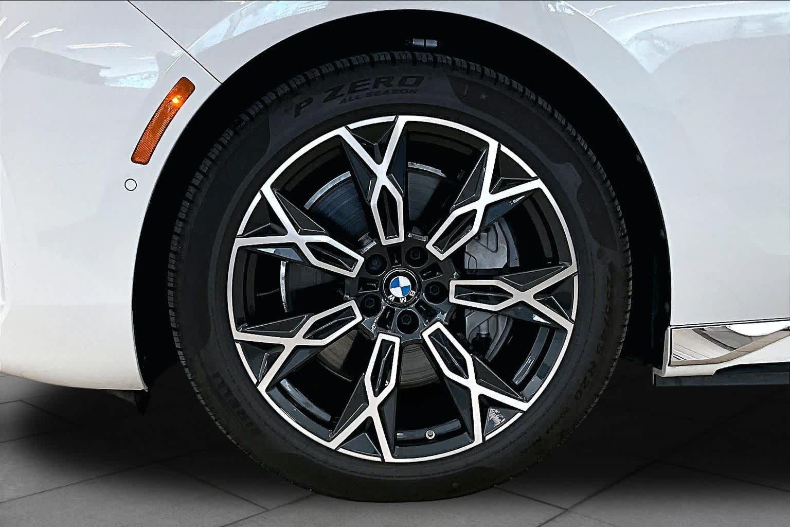 Used 2024 BMW i7 xDrive60 AWD/4WD image 10