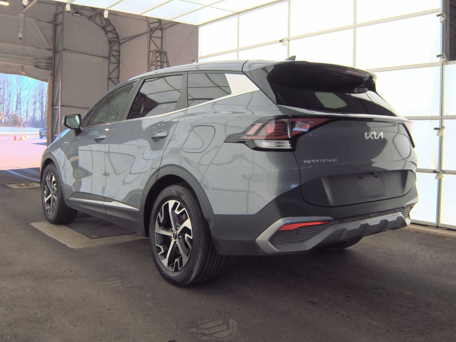 Used 2023 Kia Sportage EX image 6