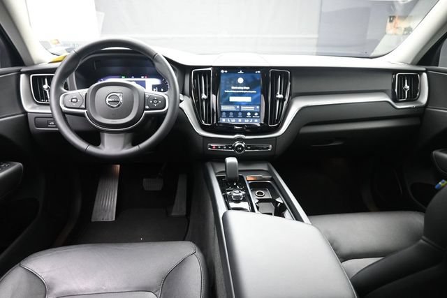 Certified 2024 Volvo XC60 B5 Core AWD/4WD image 9
