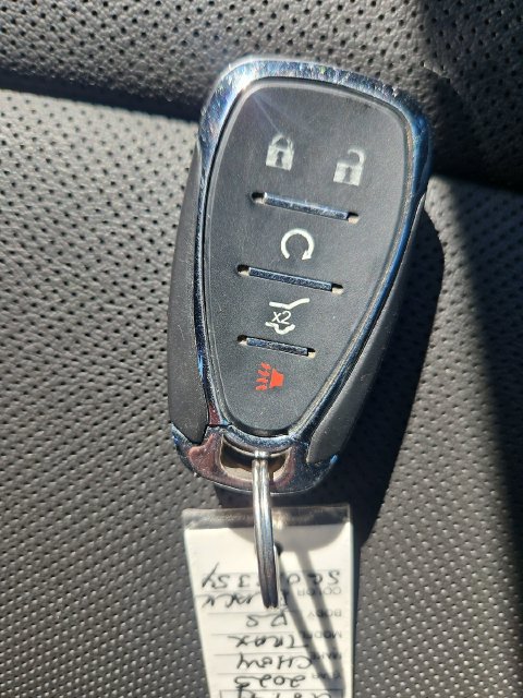 Used 2025 Chevrolet Trax RS w/ Sunroof Package FWD image 30