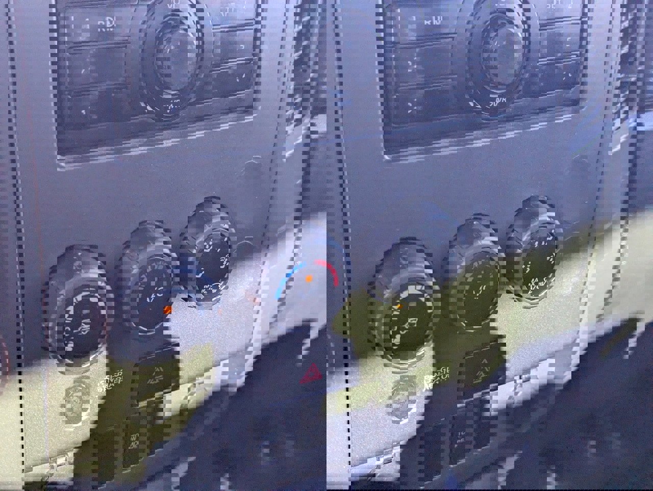 Used 2015 Nissan Titan S image 23