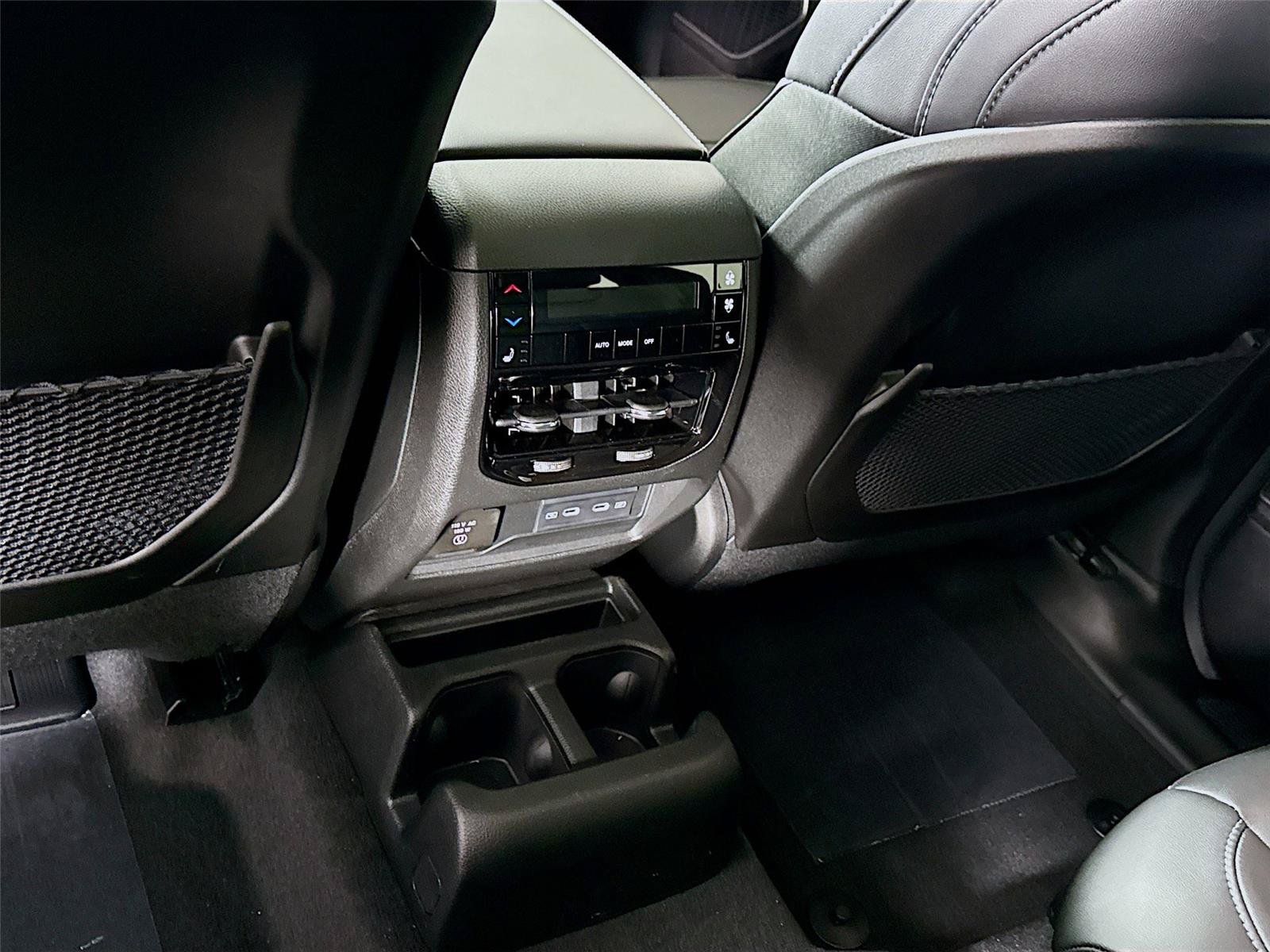 New 2026 Jeep Grand Cherokee L Limited w/ Limited Altitude Package AWD/4WD image 19