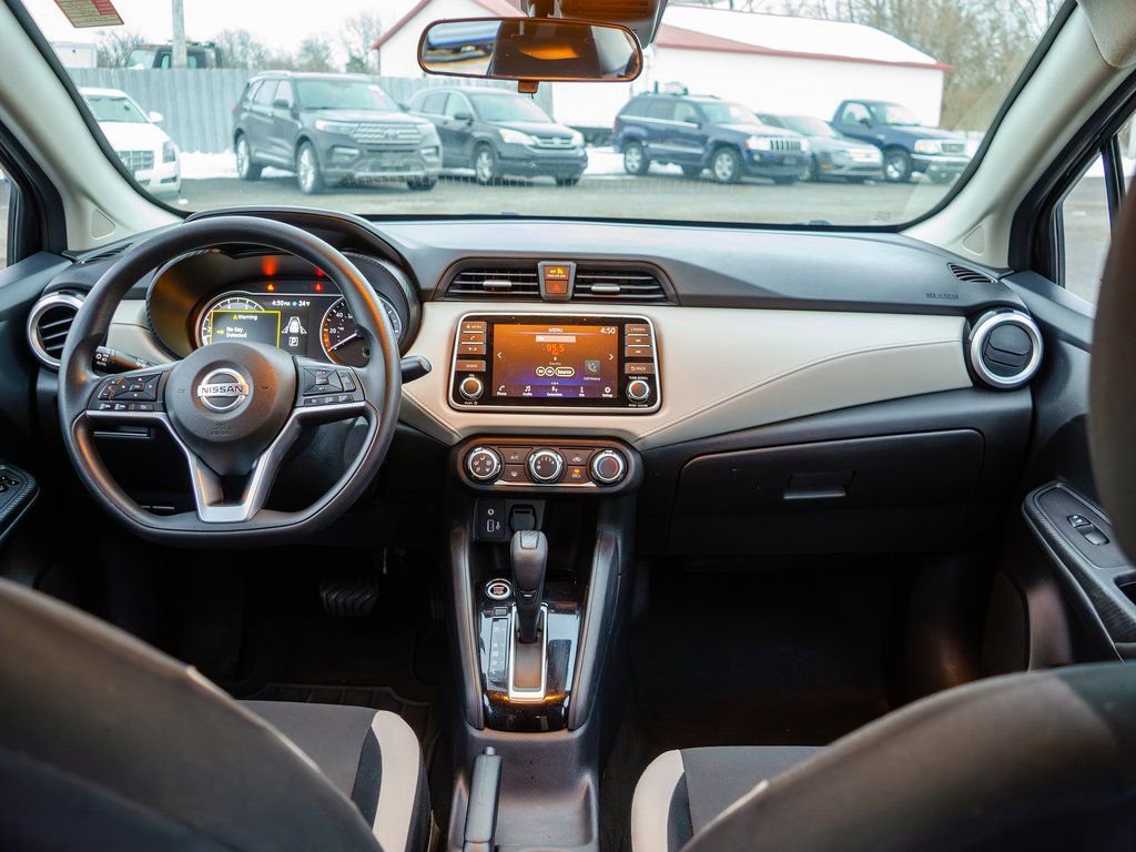 Used 2022 Nissan Versa SV image 31