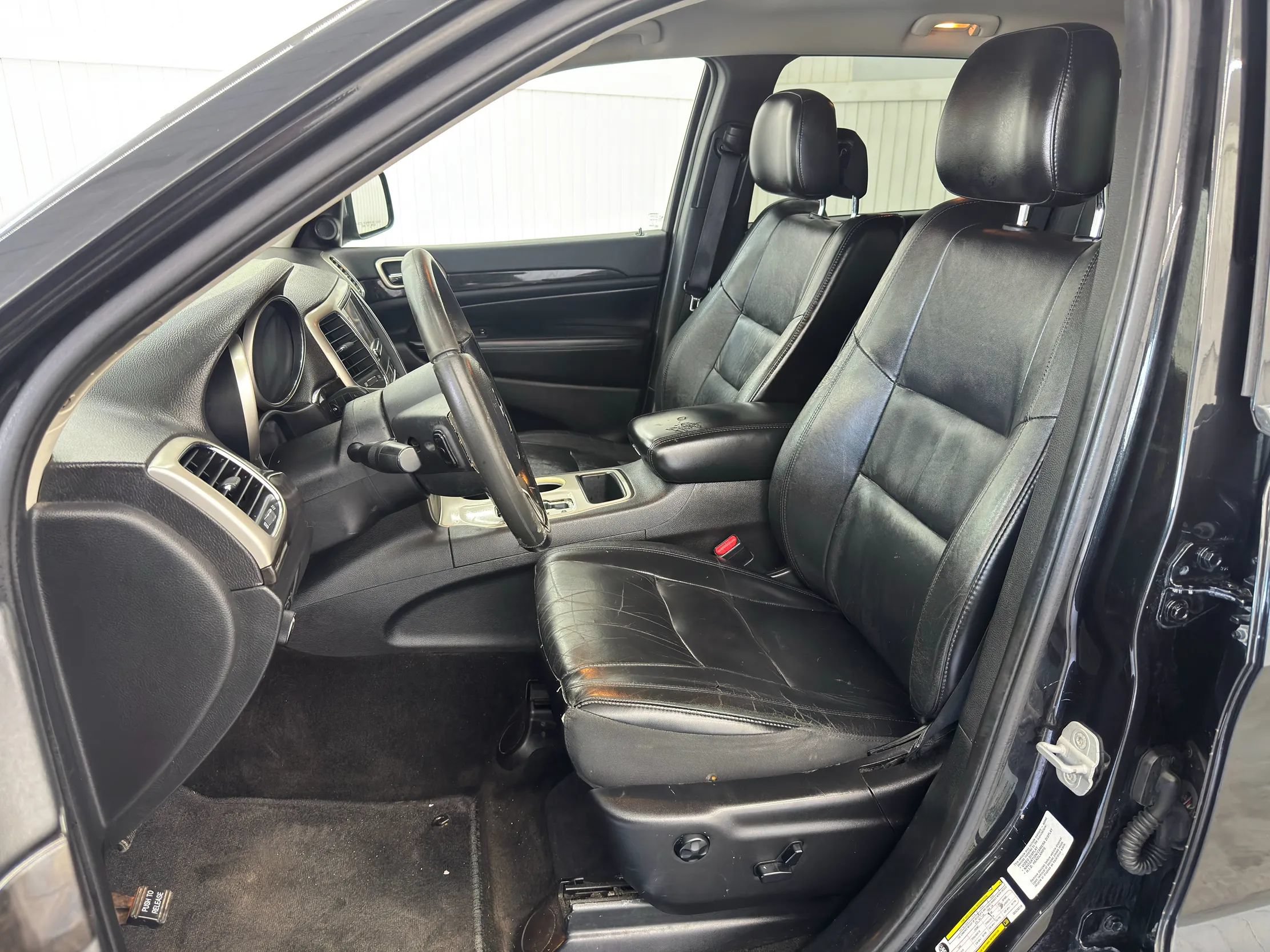 Used 2013 Jeep Grand Cherokee Laredo AWD/4WD image 16