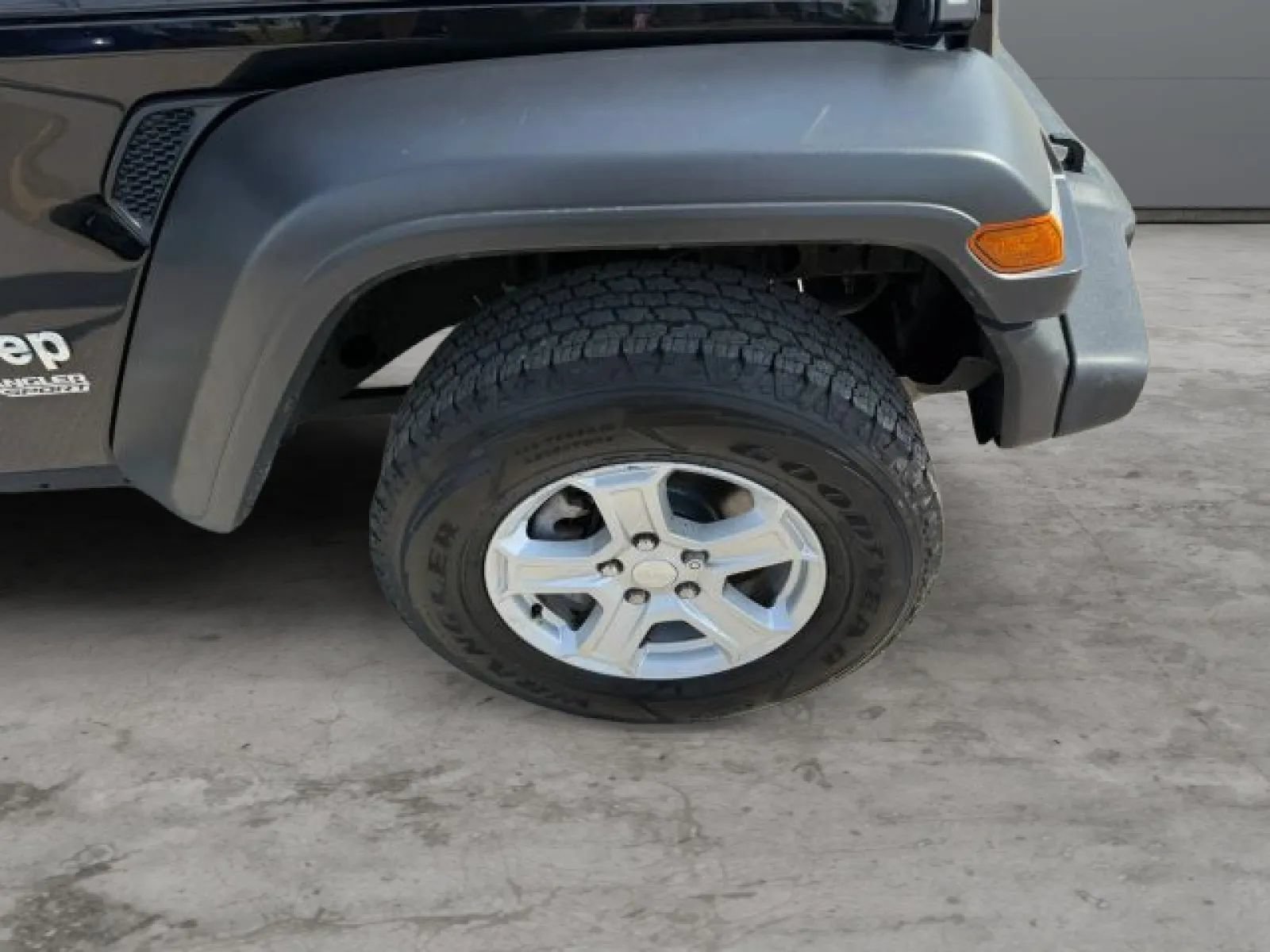 Used 2021 Jeep Wrangler Sport AWD/4WD image 37