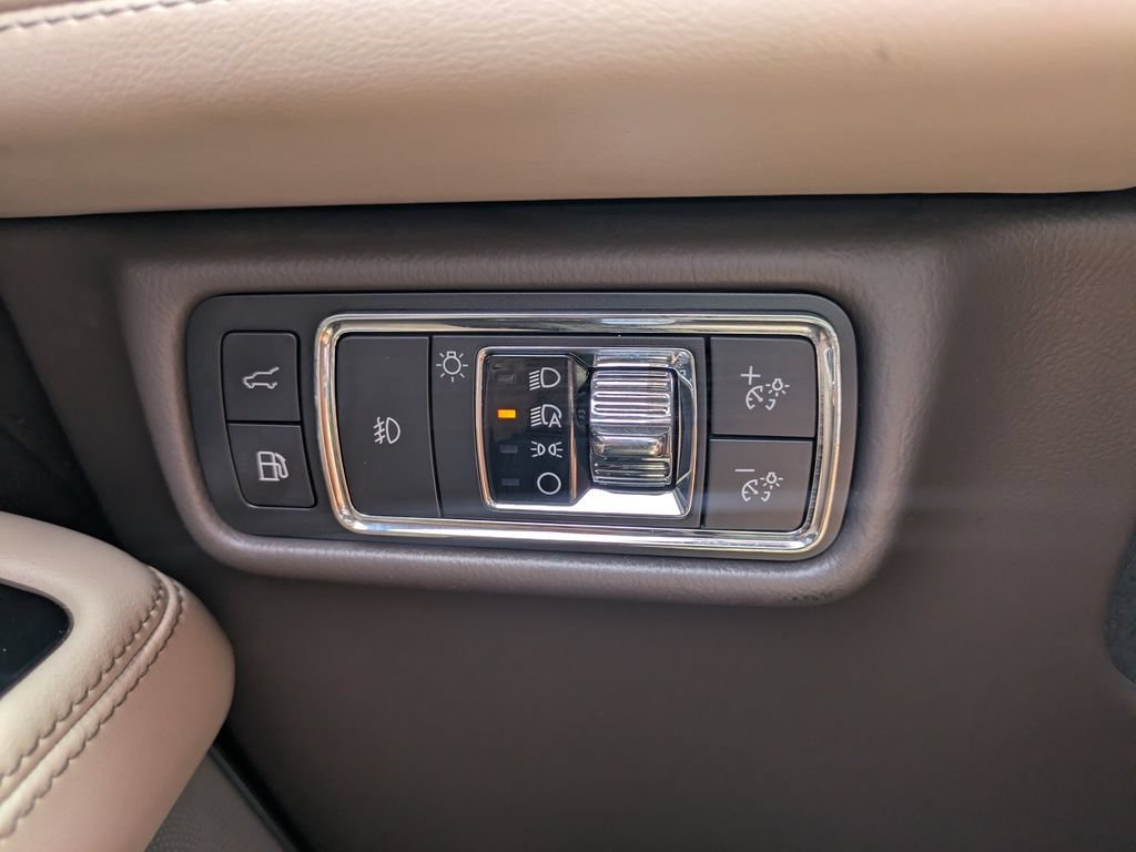 Used 2022 Lincoln Aviator Grand Touring w/ Equipment Group 301A AWD/4WD image 31