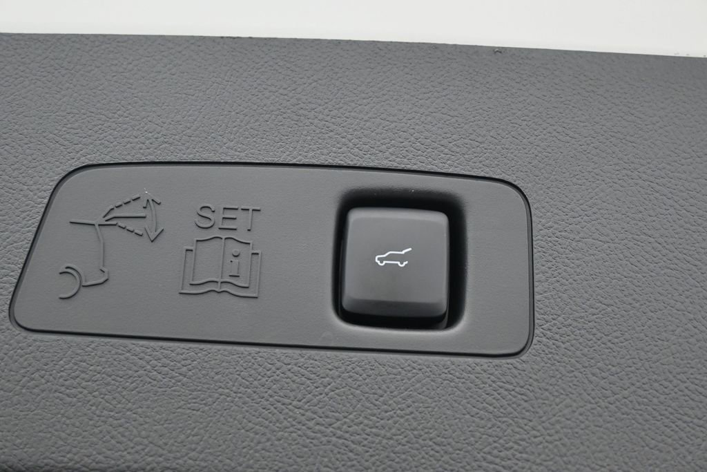 Used 2023 Lincoln Corsair Reserve AWD/4WD image 35