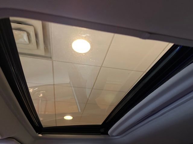 Used 2025 Toyota Sienna XLE image 23