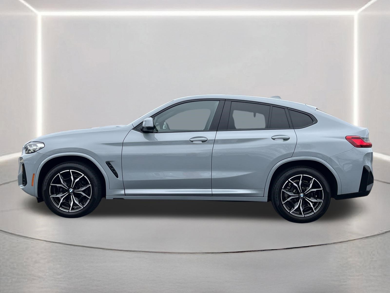 Used 2025 BMW X4 xDrive30i image 25