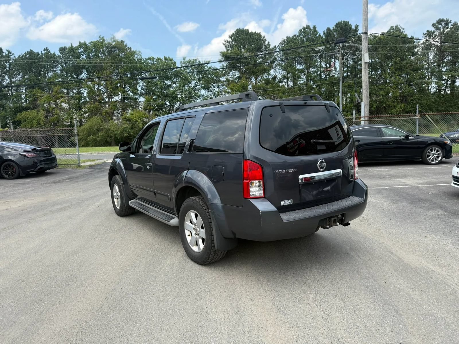 Used 2010 Nissan Pathfinder SE AWD/4WD image 4