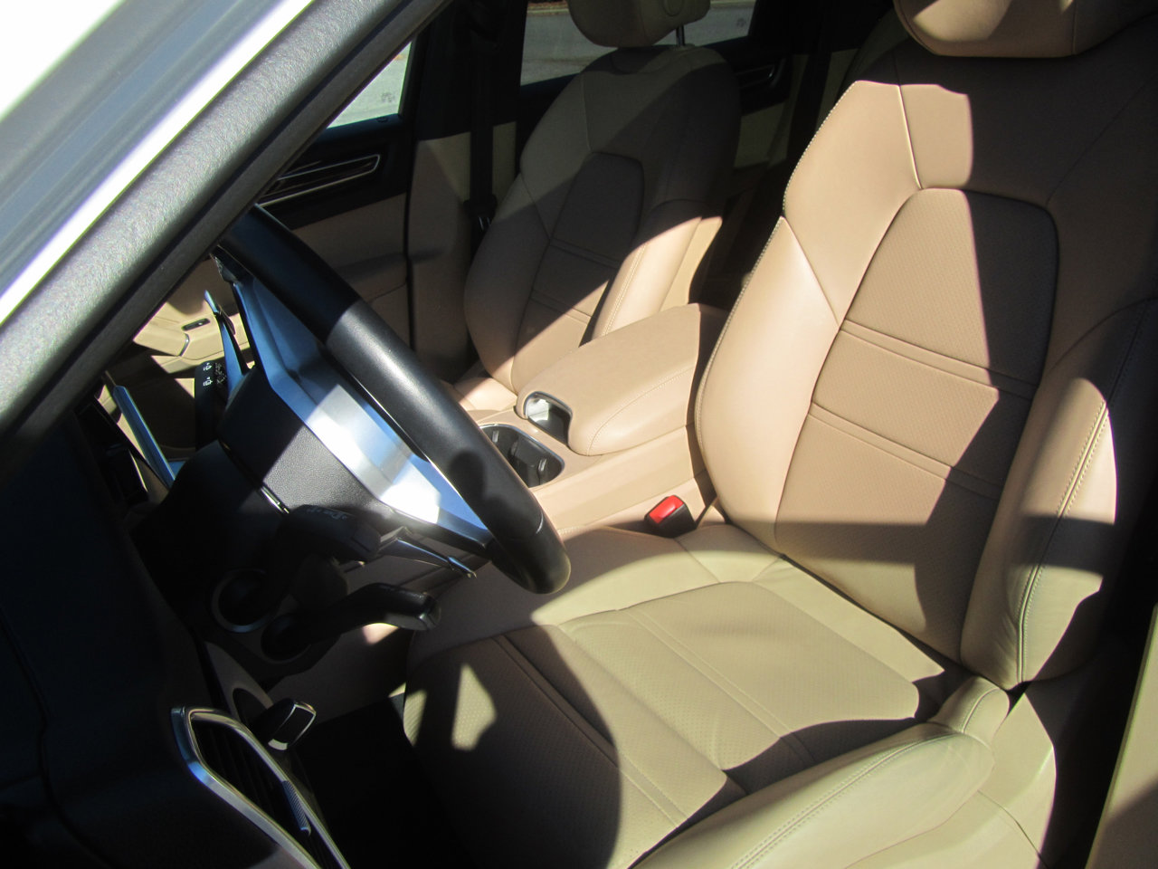 Used 2022 Porsche Cayenne image 18