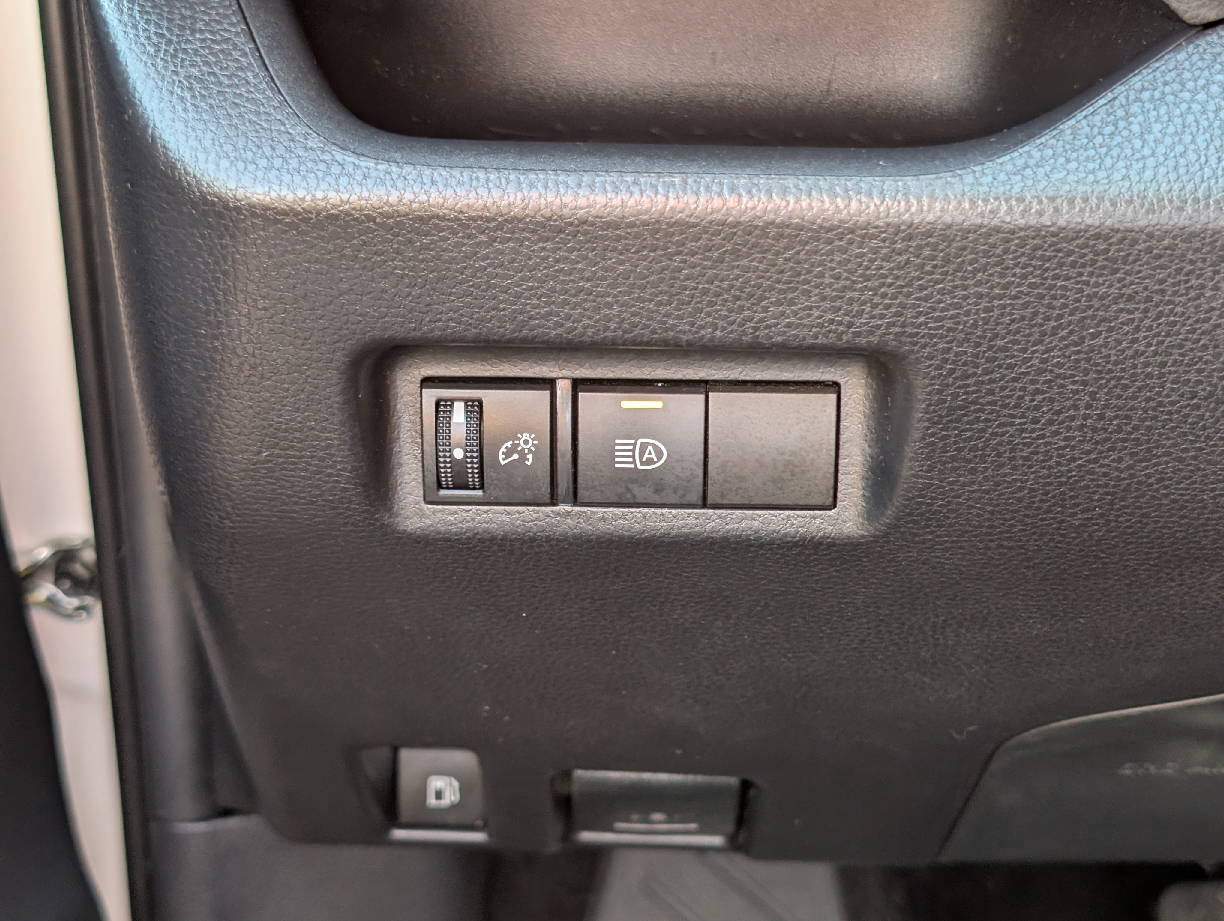 Used 2025 Toyota RAV4 XLE AWD/4WD image 21