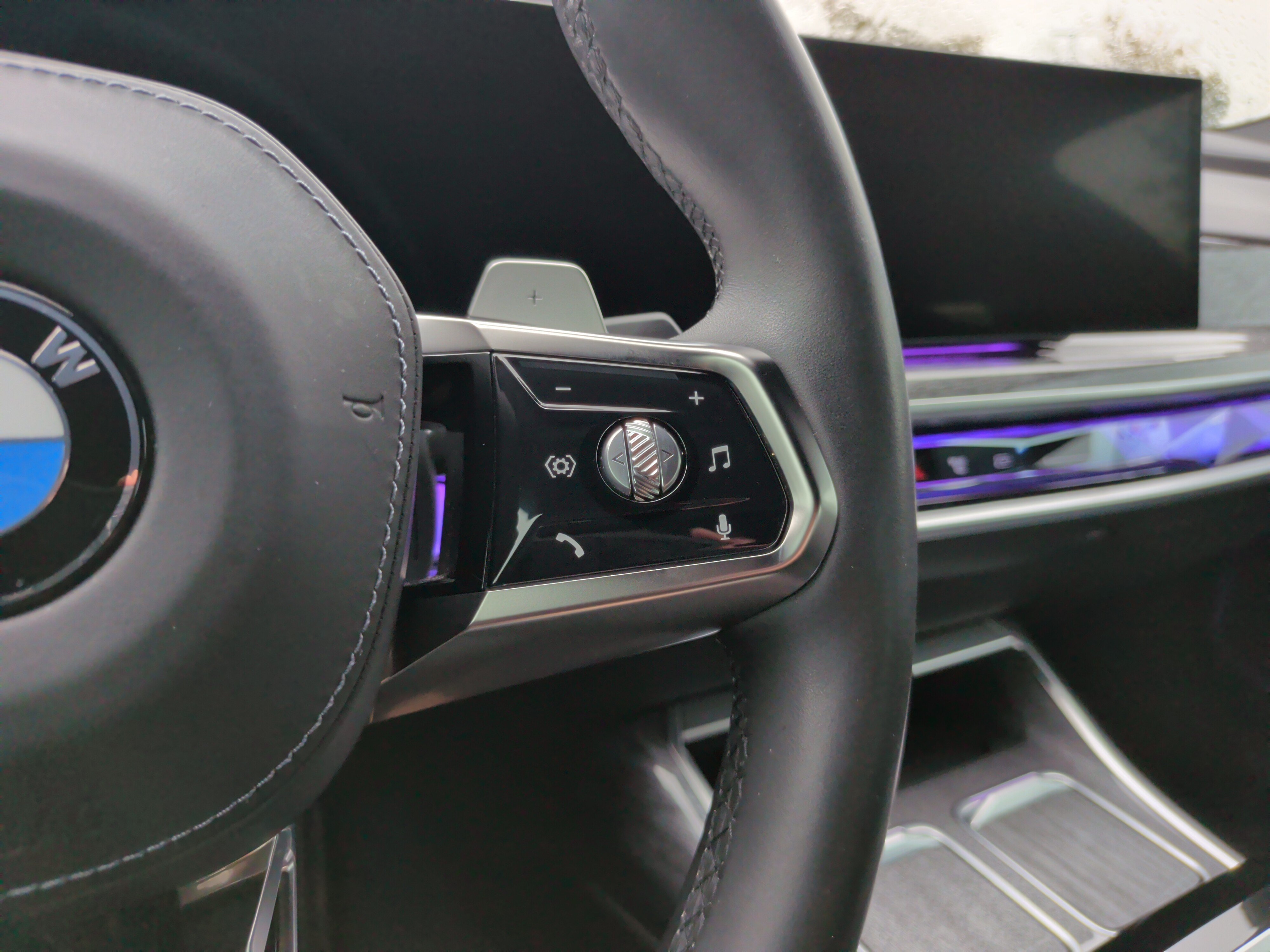 Used 2024 BMW 740i xDrive AWD/4WD image 20