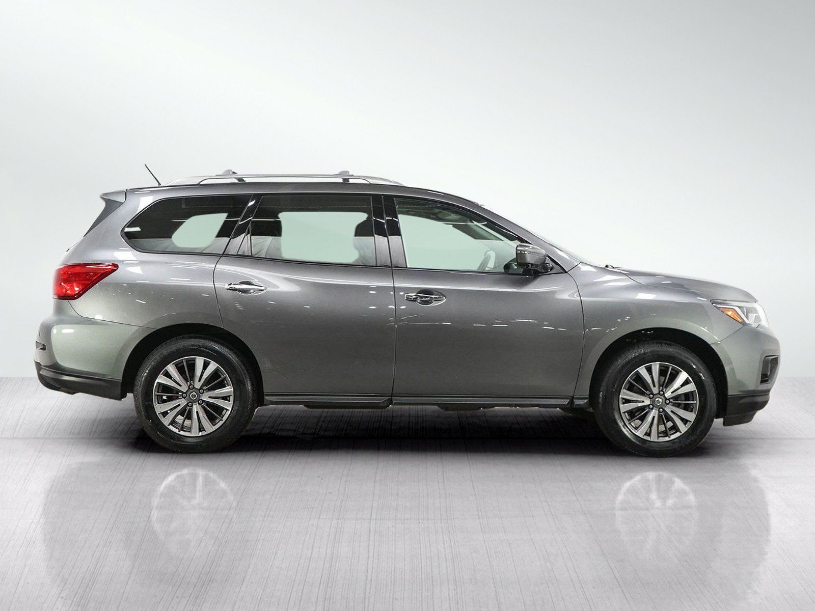 Used 2017 Nissan Pathfinder SL w/ SL Premium Package AWD/4WD image 6