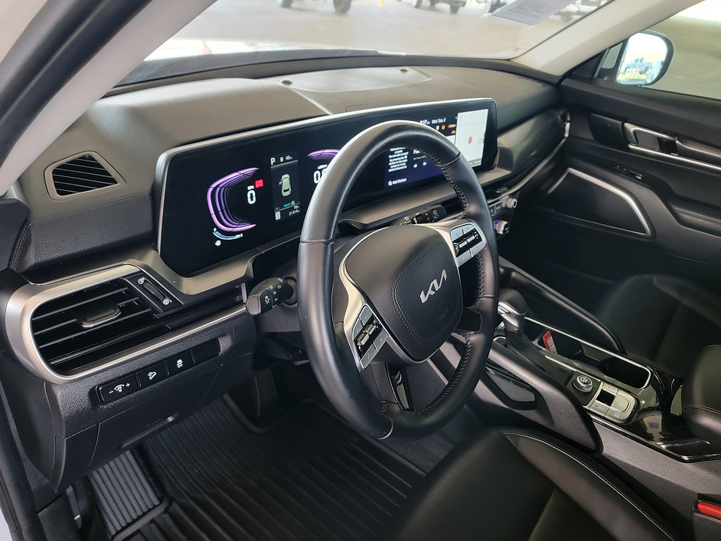 Used 2025 Kia Telluride LX FWD image 13