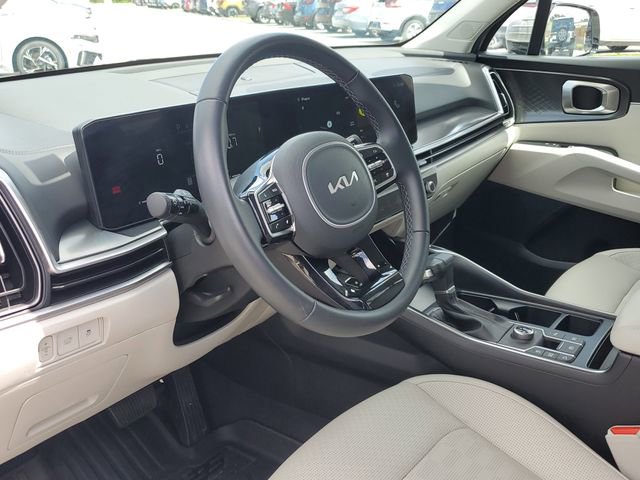 Certified 2025 Kia Sorento EX w/ Panoramic Sunroof Package image 15