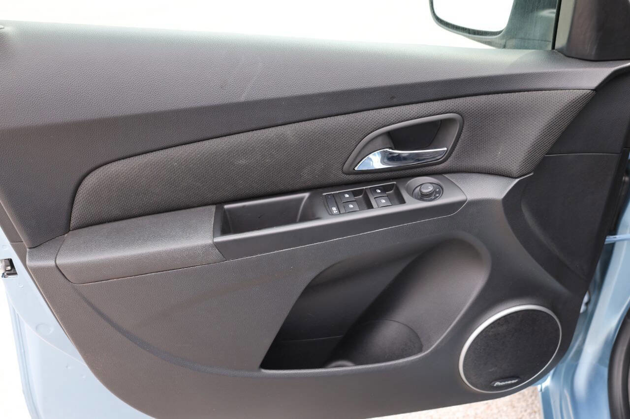Used 2012 Chevrolet Cruze LTZ FWD image 12