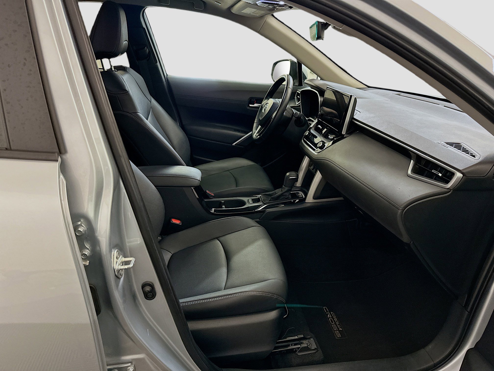 Used 2024 Toyota Corolla Cross XLE w/ Convenience Package image 34