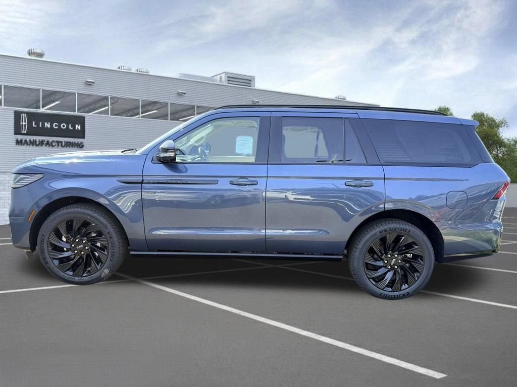 New 2027 Lincoln Navigator Reserve w/ Jet Appearance Package AWD/4WD image 4