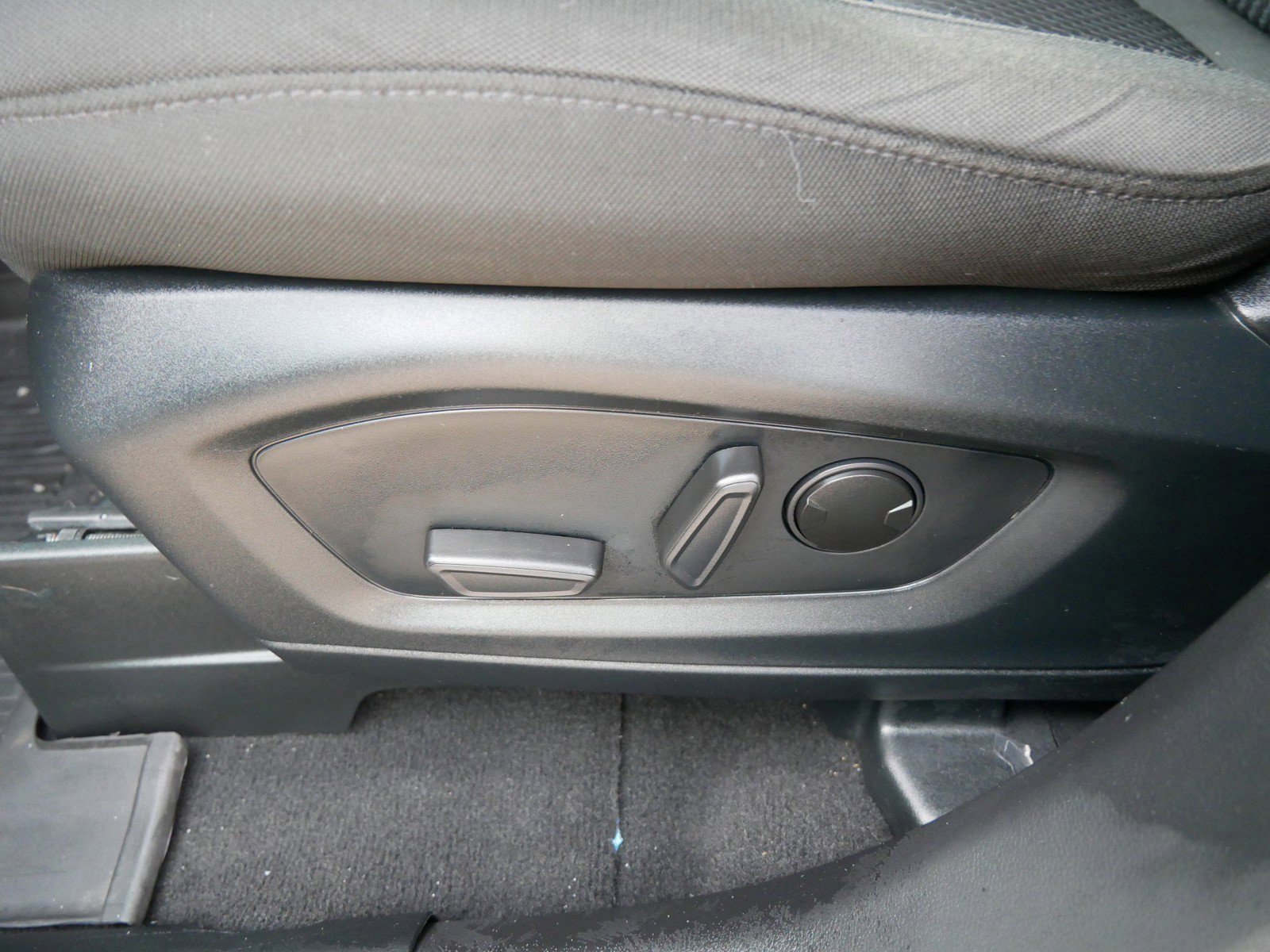 Used 2024 Ford Explorer XLT w/ Class IV Trailer Tow Package image 15