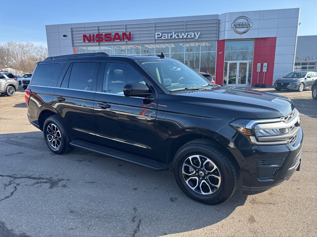 Used 2024 Ford Expedition XLT image 1