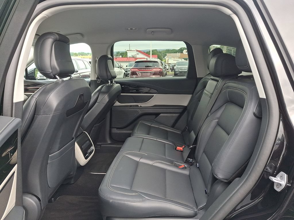 Certified 2025 Lincoln Nautilus Premier AWD/4WD image 10