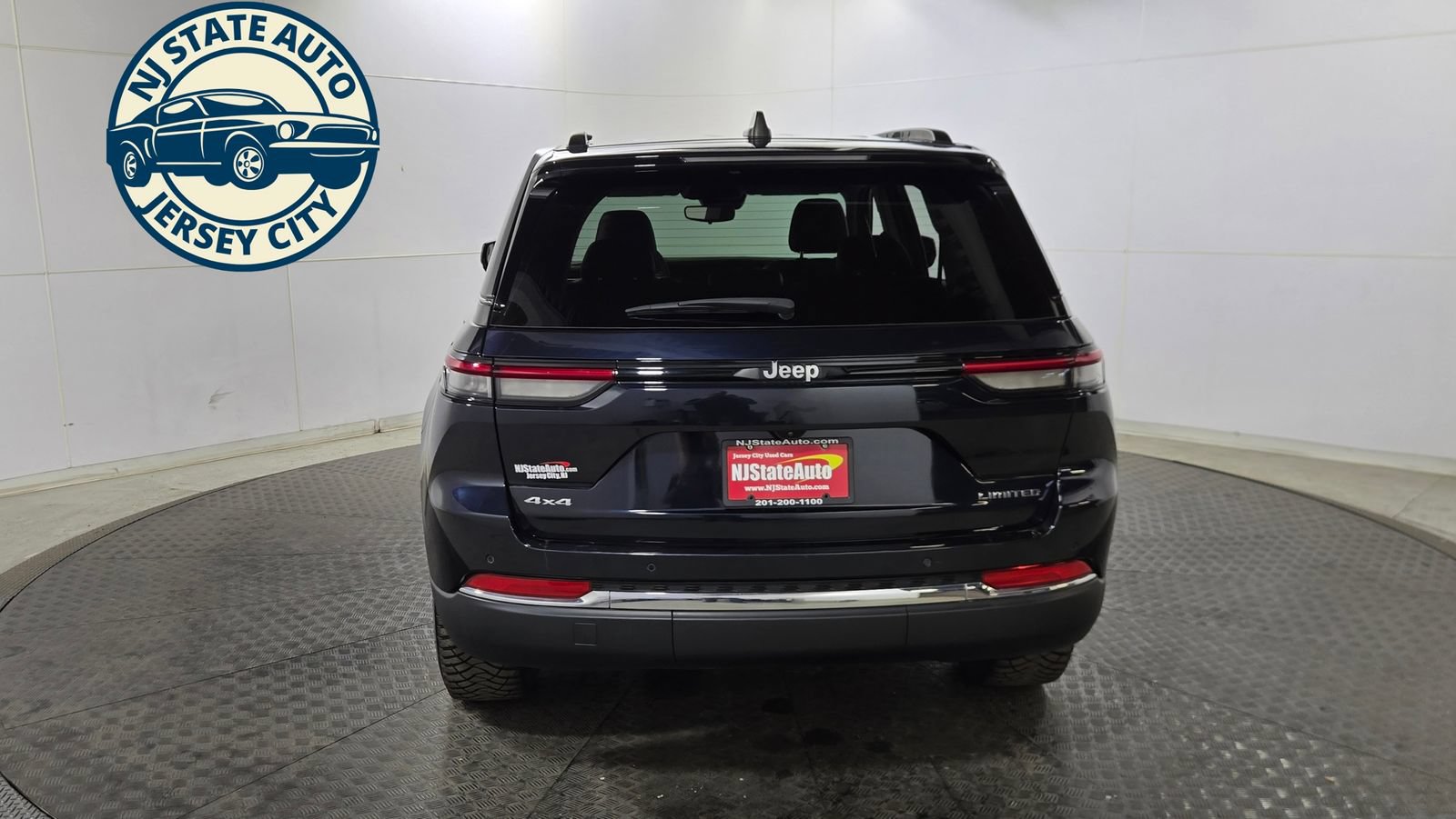 Used 2024 Jeep Grand Cherokee Limited AWD/4WD image 6