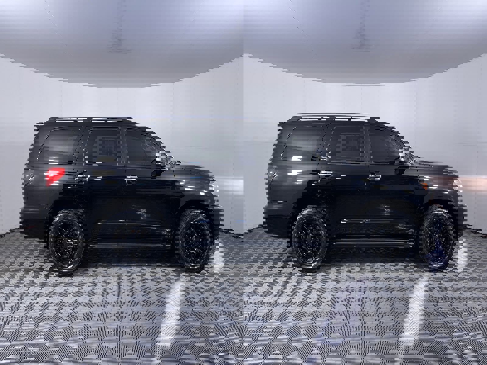 Used 2014 Toyota Sequoia Limited image 10